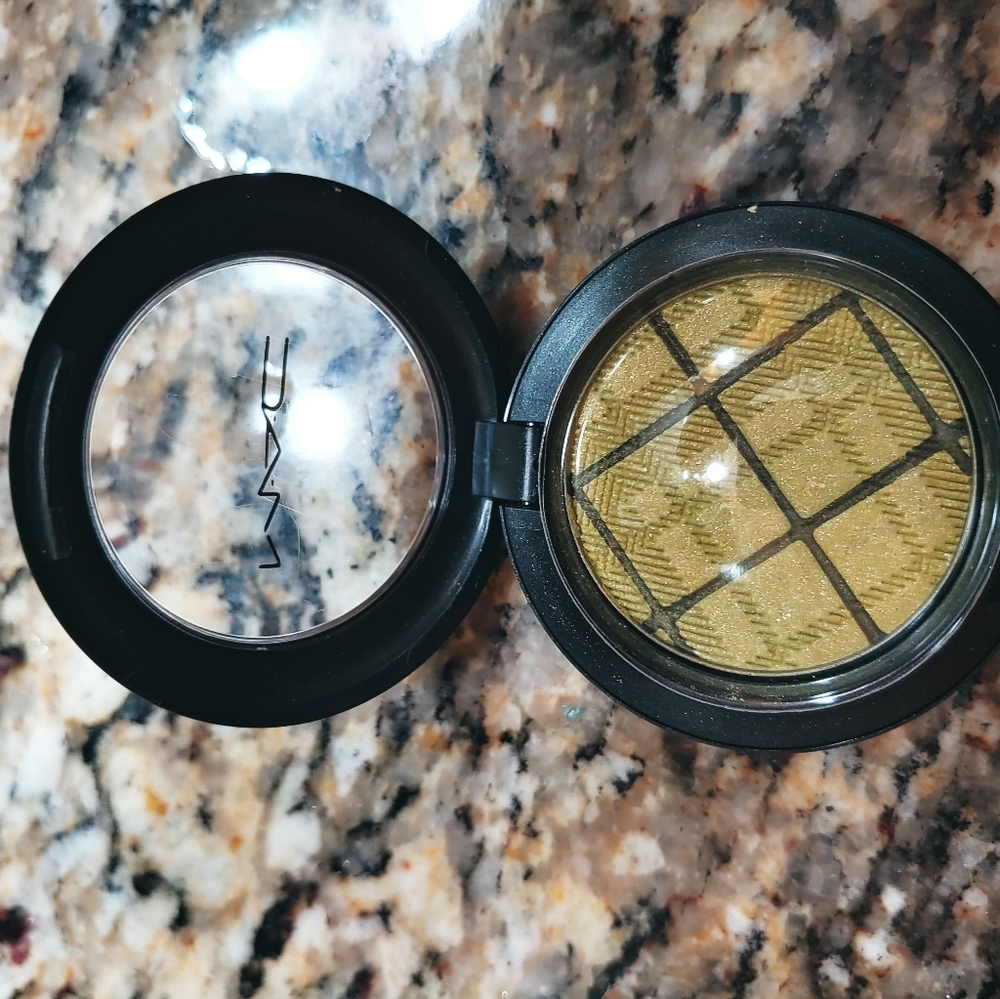 Mac eyeshadow - Picture 4 of 5